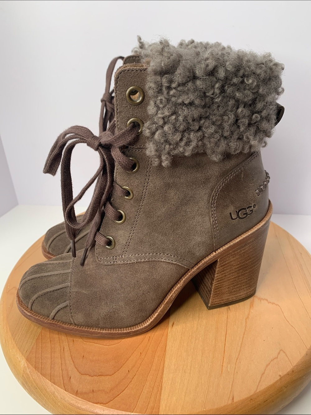UGG Jaxon Cuff Bootie Ankle Boots Women’s Size 7 Suede Lace Up Block Heel